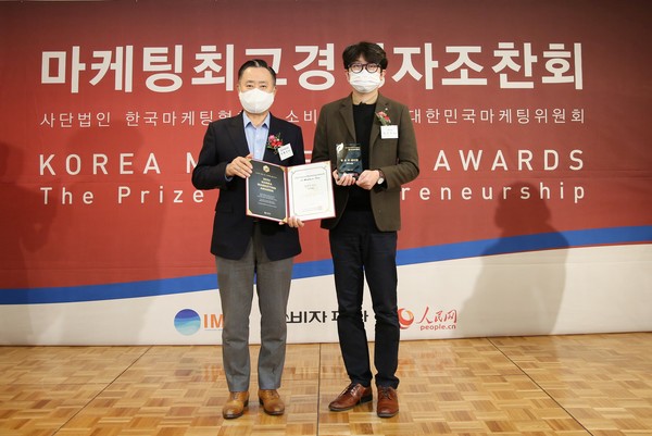 2022 대한민국마케팅대상 개인부문 '한국의 마케터'를 수상한 대학내일 기획혁신센터 정은우 센터장