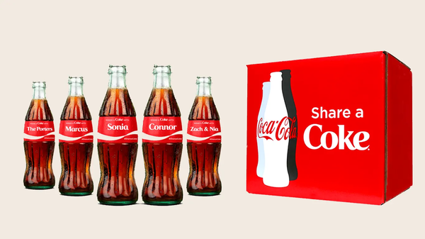 ▲ 코카콜라 병에 로고 대신 이름이 새겨진  'Share a Coke' 캠페인 (출처: Coca-cola)